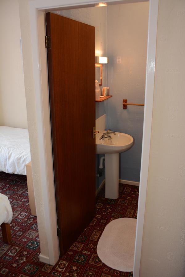 The Cove Guest House Rhyl Exteriör bild